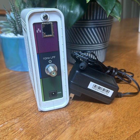 ARRIS SURFboard SB6141 8x4 DOCSIS 3.0 Cable Modem - Picture 2 of 3